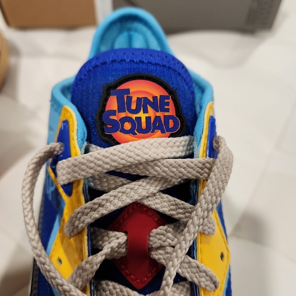 Space Jam x LeBron 18 Low EP 'Wile E. x Roadrunner - Picture 7 of 16